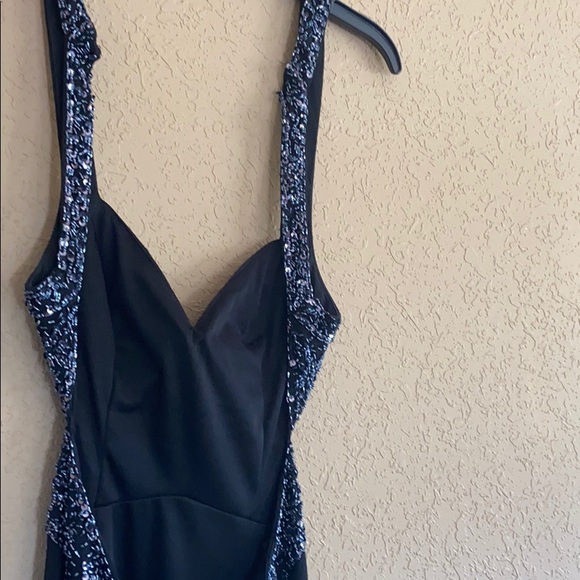 Elegant Prom or Formal Event Dress - Picture 3 of 9